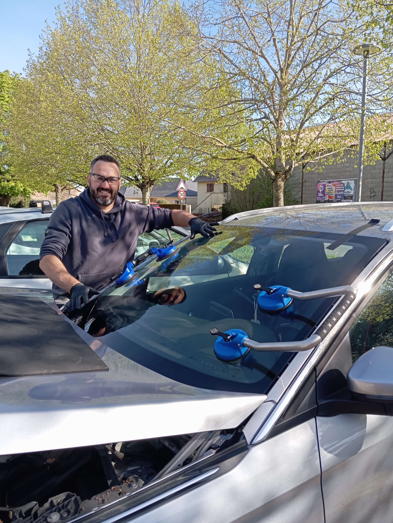 Comment remplacer une vitre de voiture ?